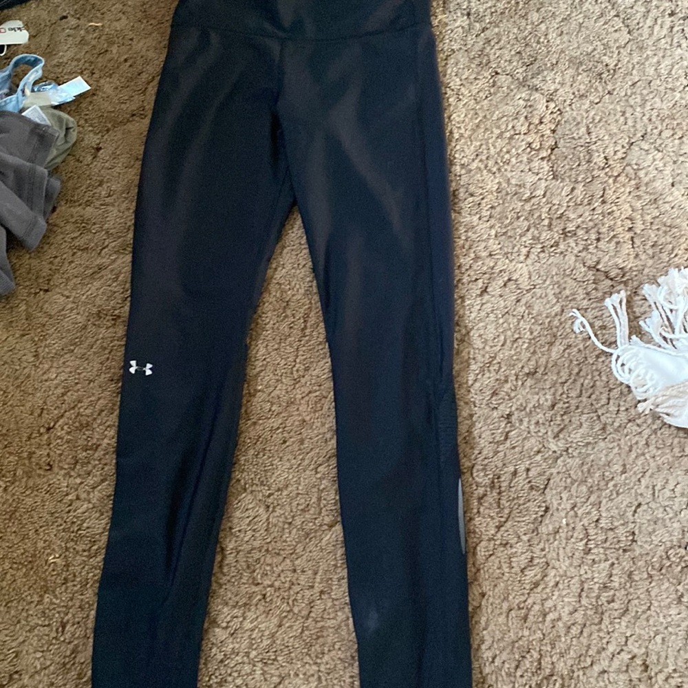 Under armour leggings. Size I am assuming a medium
